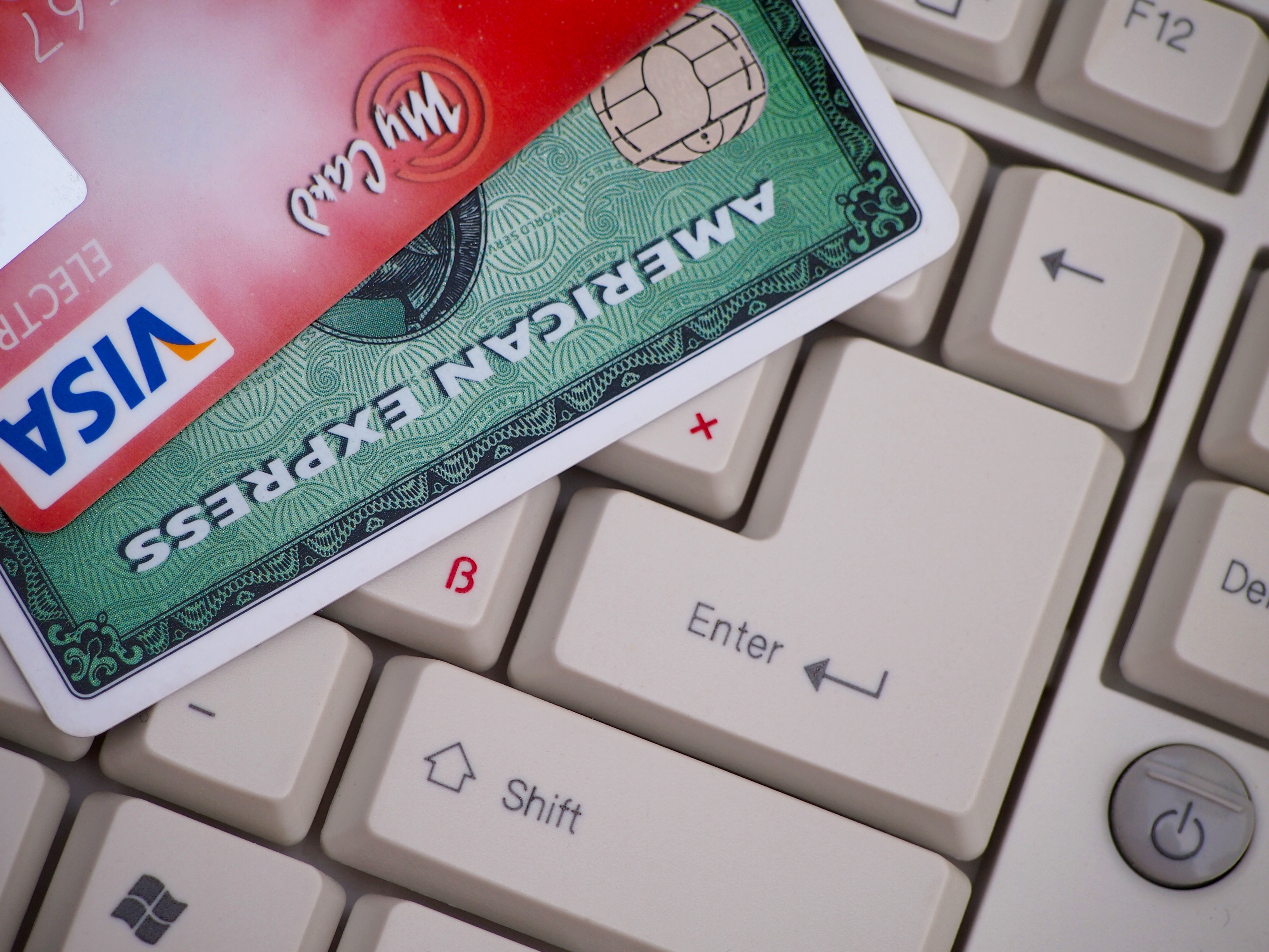 Bye bye American Express: Svi korisnici dobit će Visa karticu | 24sata
